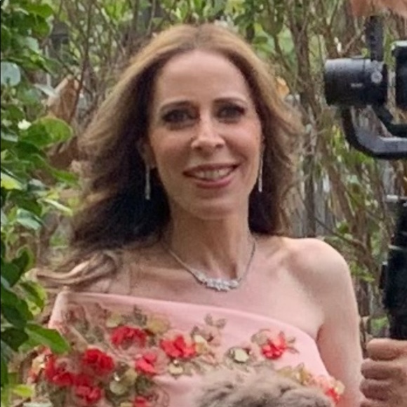 Meet your Posher, Fara - Picture 1 of 1